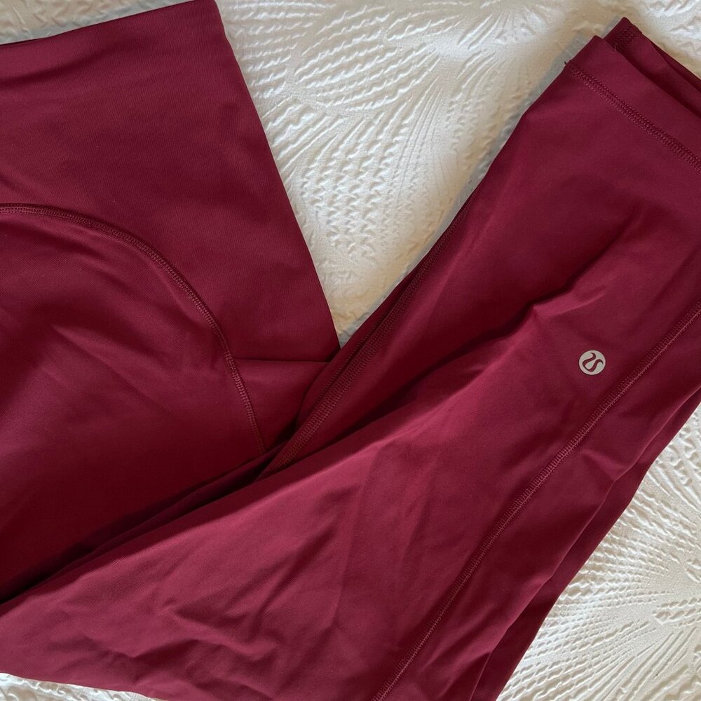 Women's Lululemon Berry Cropped Leggings Size 12 - Picture 4 of 4